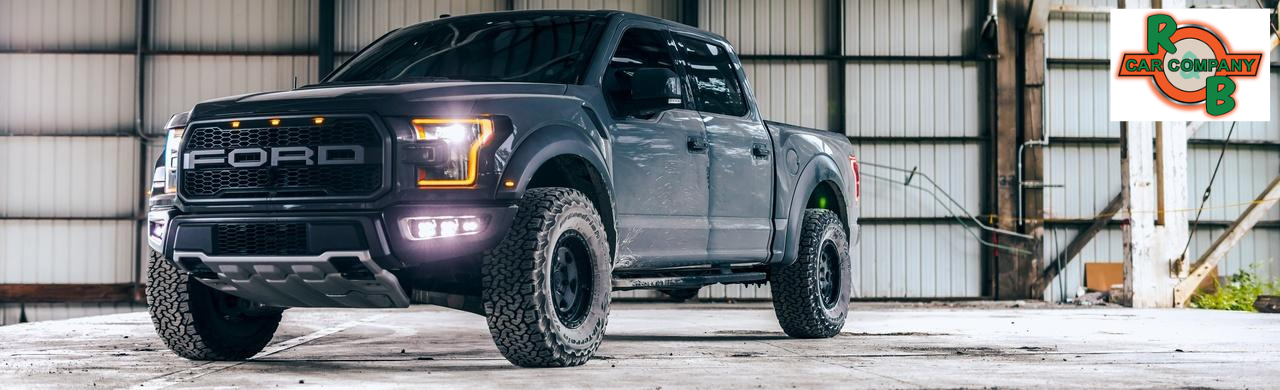 Used pickup trucks for sale at R&B Car Company Fort Wayne dealership lot